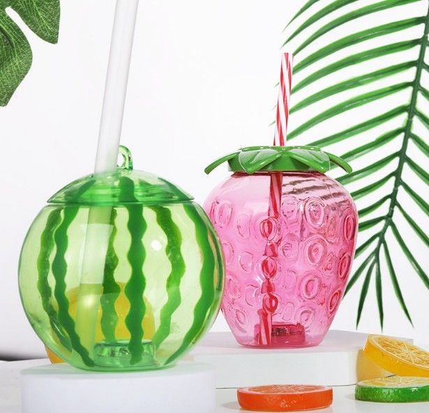Coupe en plastique en forme de fruit personnalisée avec tasse de thé au lait de paille