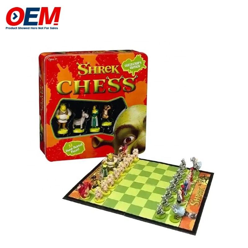 Un jeu d'échecs en plastique personnalisé