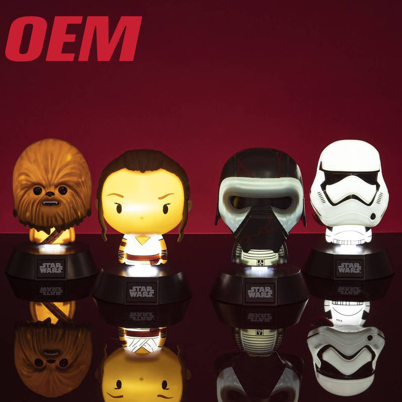 Des jouets personnalisés à lumière LED, des jouets de personnages de films, des lampes en plastique, des jouets pour enfants, des lumières avec musique et son.