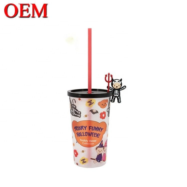 Figure personnalisée Double muré plastique tasse de paille réutilisable tasse d'eau OEM usine de jouets en plastique