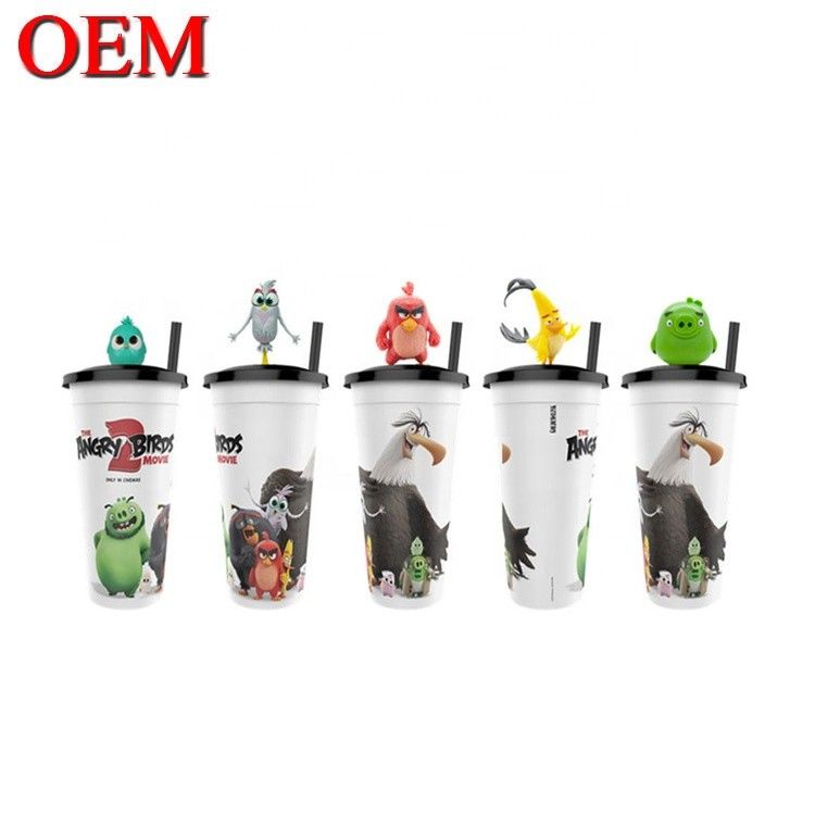 Figure personnalisée Double muré plastique tasse de paille réutilisable tasse d'eau OEM usine de jouets en plastique