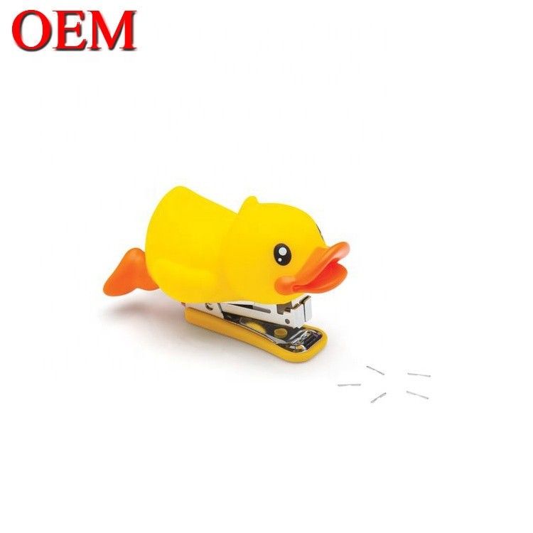 Plastique canard en forme de dessin animé Stapler de bureau OEM en plastique jouet d'animal Stapler scolaire pour les étudiants