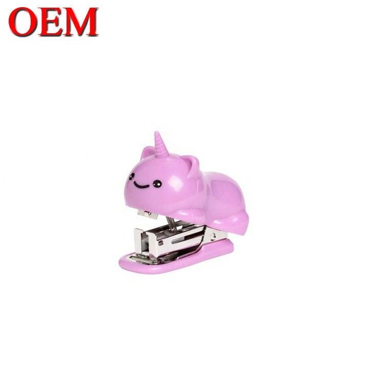 Plastique canard en forme de dessin animé Stapler de bureau OEM en plastique jouet d'animal Stapler scolaire pour les étudiants