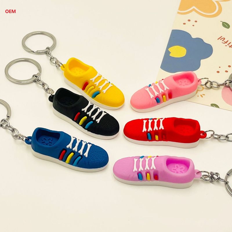 Chaîne de clés 3D pour chaussures mini Chaîne de clés personnalisée avec porte-clés métallique Chaîne de clés personnalisée en plastique