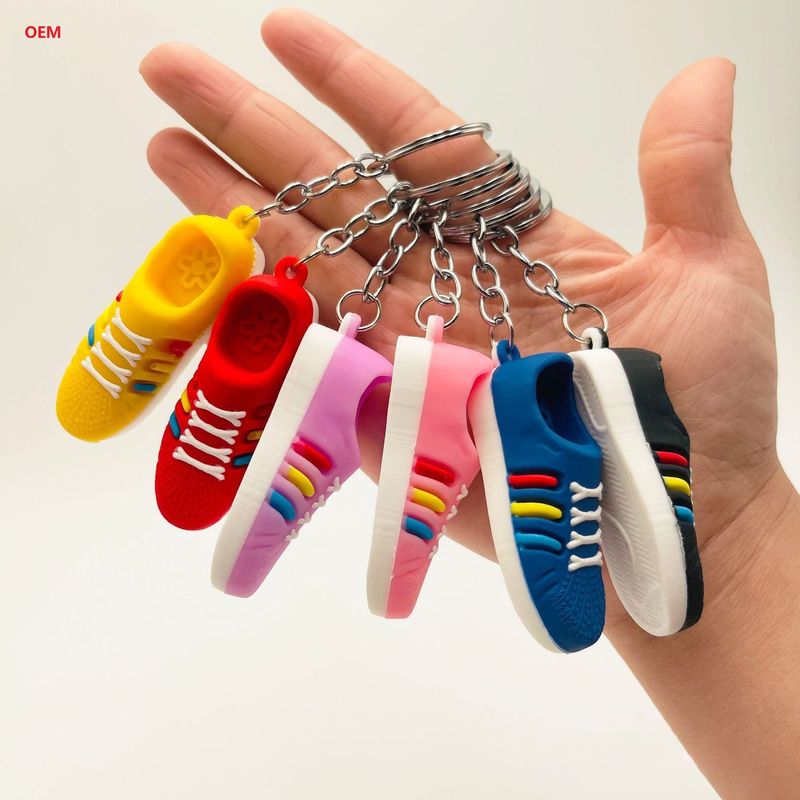 Chaîne de clés 3D pour chaussures mini Chaîne de clés personnalisée avec porte-clés métallique Chaîne de clés personnalisée en plastique