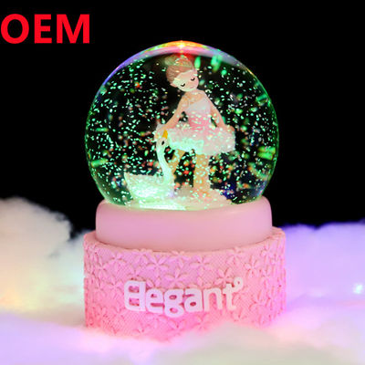 Polyrésine personnalisée Princesse Light Up Water Globe Princesse Snow Globe avec boîte à musique